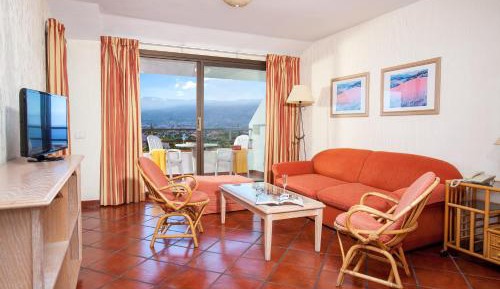 One-Bedroom Apartment with Balcony