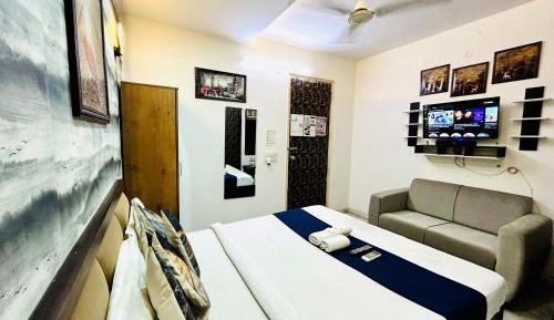 Deluxe Double Room (2 Adults + 1 Child)