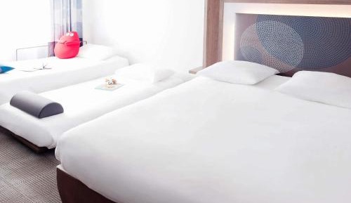 Family Room with 1 Queen bed and 1 Double Sofa Bed