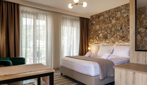 Apartment with Pool View 