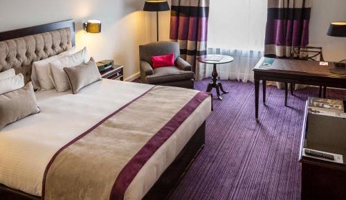 Superior Queen Room with Garden or City View