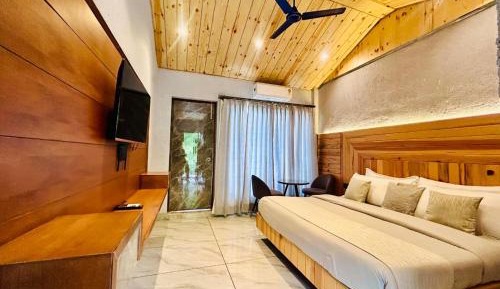 Queen Room with Balcony