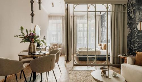 Deluxe Family Room