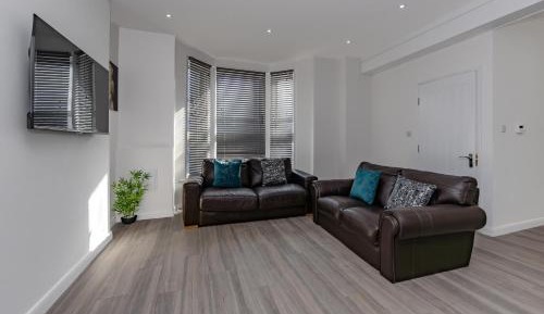 One-Bedroom Apartment - Sea Side