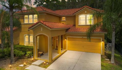 Four-Bedroom Holiday Home