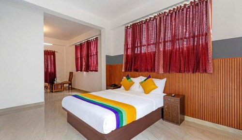 Deluxe Room with Valley View