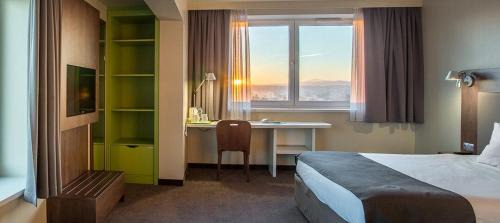 Deluxe Double Room with Mountain View