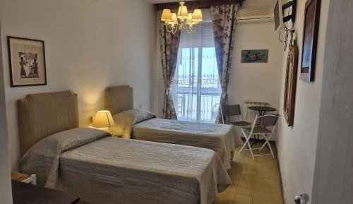 Twin Room with Private External Bathroom