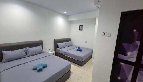 Quadruple Room with Private Bathroom