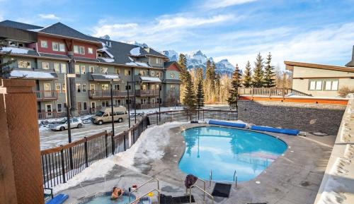 Two-Bedroom Apartment with Mountain View