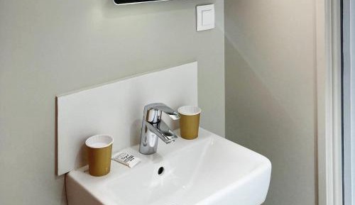 Standard Twin Room with Retractable Bed