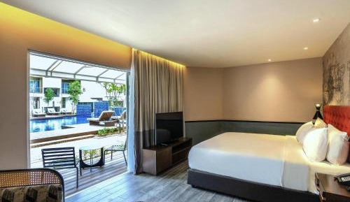 Privilege King Room with Pool Access