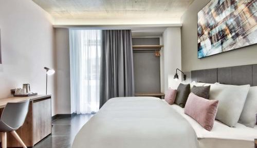 Superior Room with One Double Bed and One Single Bed