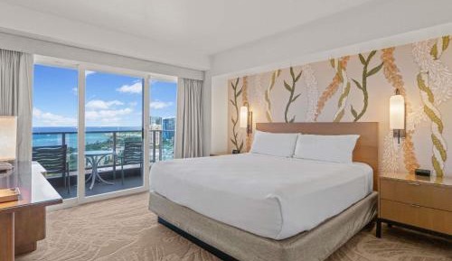 One-Bedroom Suite with Mountain/City View