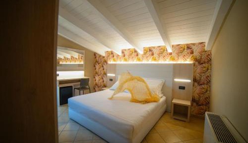 Double Room with Balcony and Sea View