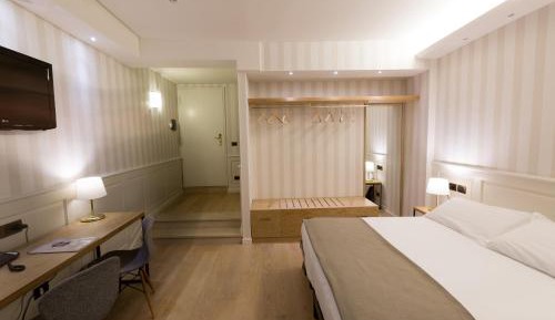 Small Double or Twin Room