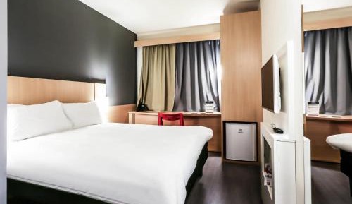 Apartment with One Double Bed