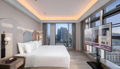 Deluxe King Room - City Side