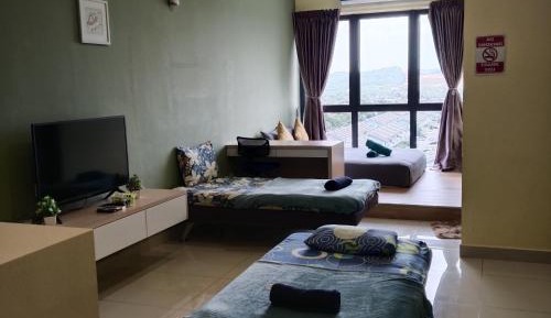 One-Bedroom Apartment with City View