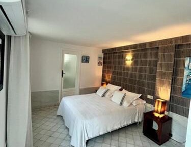 Apartment with Garden View