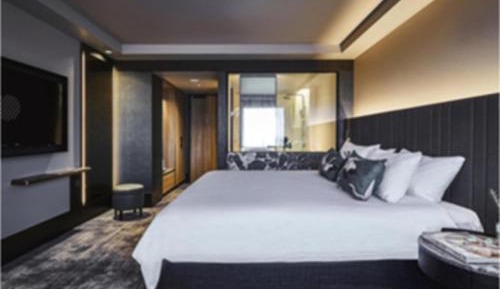 Deluxe Executive King Room with Lounge Access - High Floor