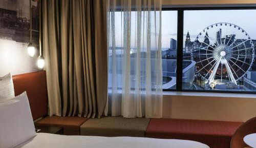 Superior King Room with River View