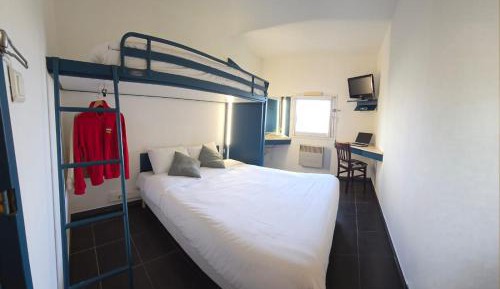 Triple Room with Shared Bathroom