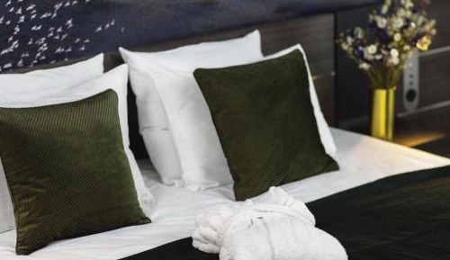 Executive Room - High Floor - Queensize bed and 1 Sofa