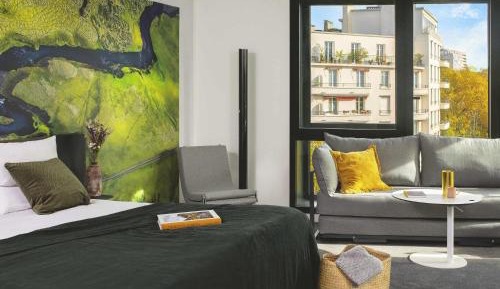 Superior Room - 1 Queensize bed and 1 Sofa