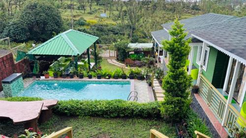 Queen Room with Pool View