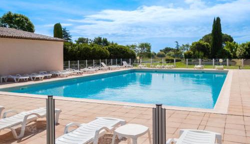 Superior One-Bedroom Apartment