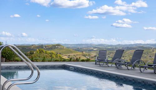 Two-Bedroom Deluxe Apartment with Balcony