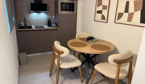 Studio Apartment with One Double Bed