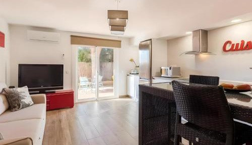One-Bedroom Apartment with Garden View