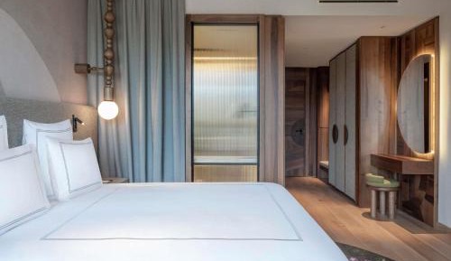 Swiss Business Advantage Room