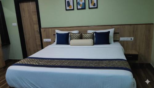 King Room with Mountain View
