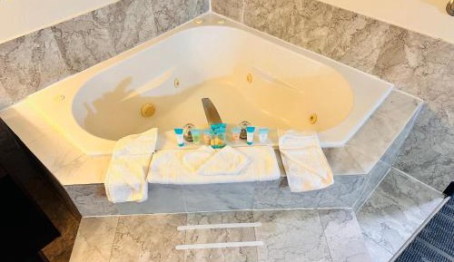 King Suite with Spa Bath