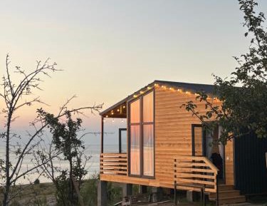 Deluxe Double Room (2 Adults + 1 Child)