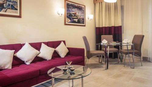 Superior King Suite - Pool Side