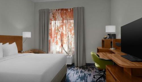 King Room with Roll-in Shower - Mobility and Hearing Accessible