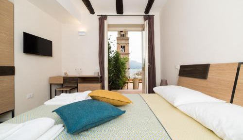 Deluxe Double Room with Balcony and Sea View
