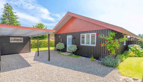 Three-Bedroom Vacation Home 