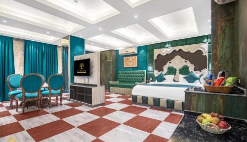 King Studio with Sofa Bed