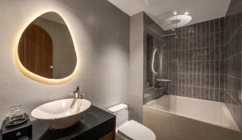 Classic One-Bedroom Apartment with King Bed