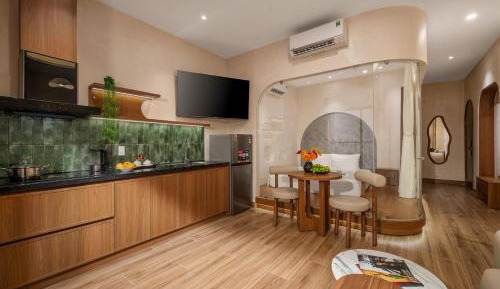 One-Bedroom Apartment with Balcony