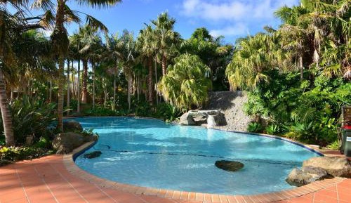 Deluxe Two-Bedroom Apartment with Garden View