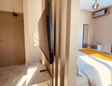Studio Apartment with Queen Bed