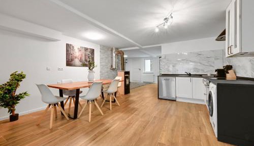 One-Bedroom Deluxe Apartment