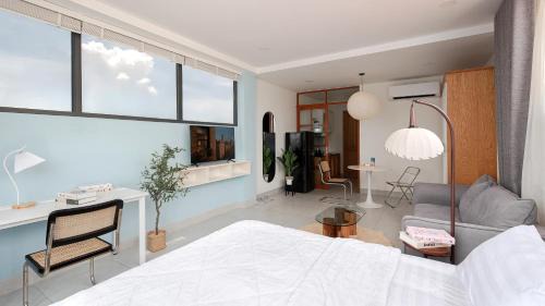 One-Bedroom Apartment with City View