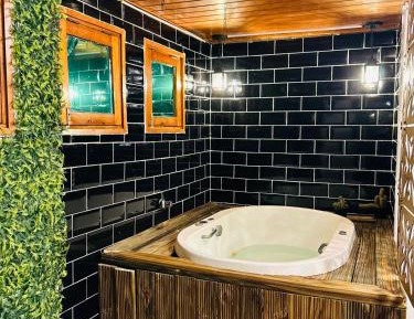 Deluxe Suite with Spa Bath